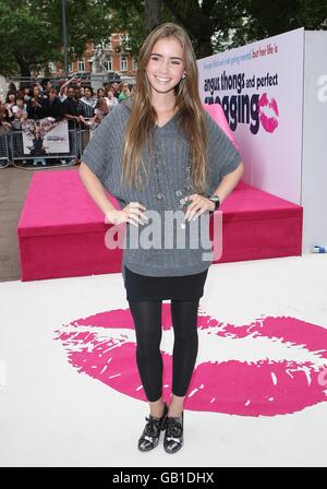 Lily Collins kommt zur UK-Premiere von Angus, Thongs und Perfect Snogging am Empire Leicester Square, London, WC2. Stockfoto