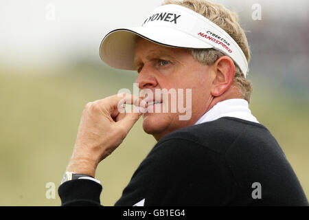 Der schottische Colin Montgomerie auf dem sechsten Loch während der zweiten Runde der Open Championship im Royal Birkdale Golf Club, Southport. Stockfoto