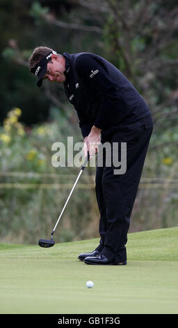 Englands Lee Westwood auf dem 4. Green während der dritten Runde der Open Championship im Royal Birkdale Golf Club, Southport. Stockfoto