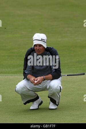 Golf - Open 2008 Championship - Tag Drei - Royal Birkdale Golf Club. Schwedens Henrik Stenson legt einen Putt auf dem 11. Loch an. Stockfoto