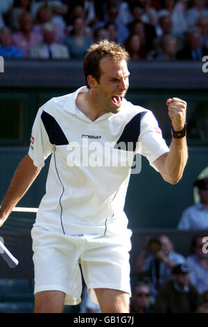 Greg Rusedski feiert im dritten Set den brechenden Andy Roddick Stockfoto