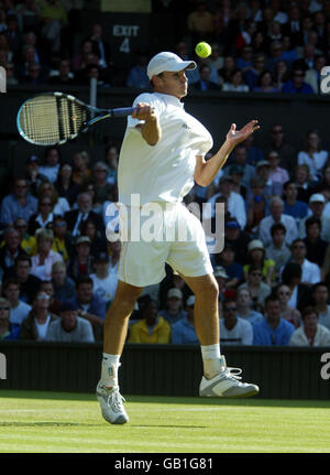 Tennis - Wimbledon 2003 - Herren 2. Runde - Greg Rusedski V Andy Roddick Stockfoto