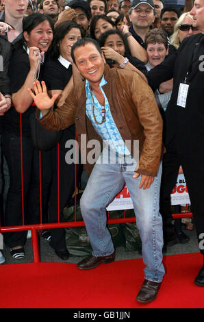 Rob Schneider posiert auf dem roten Teppich bei der irischen Premiere von 'You Don't Mess with the Zohan' im Savoy Cinema in Dublin. Stockfoto