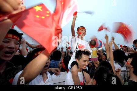 Feierlichkeiten auf dem Platz des Himmlischen Friedens in Peking, China, am Tag der Eröffnung der Olympischen Spiele. Stockfoto