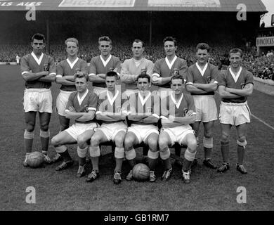 Wales-Teamgruppe: (Hintere Reihe, l-r) Mel Nurse, Ivor Allchurch, Graham Moore, Jack Kelsey, Mel Hopkins, Derek Sullivan, Cliff Jones; (erste Reihe, l-r) Terry Medwin, Phil Woosnam, Stuart Williams, Vic Crowe Stockfoto