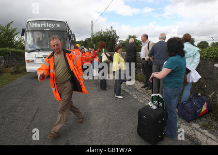 Ein Personenzug entgleiste nach sintflutartigen Regengüssen und löste einen Erdrutsch aus, eine Viertelmeile südlich von Portarlington Station, in Co Laois. Stockfoto