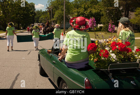 4. Juli beinhaltet Feier in Williamstown, Massachusetts, eine Parade und Anzeige der lokalen Garten Club. Stockfoto