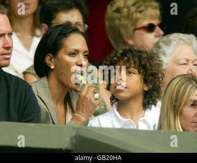 Herren Tennis - Wimbledon 2003 - Finale - Mark Philippoussis V Roger Federer Stockfoto