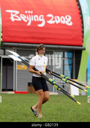 Die britische Katherine Grainger aus dem weiblichen Quadruple Sculls Ruderteam während einer Trainingseinheit im Shunyi Olympic Ruder Park, Peking. Stockfoto