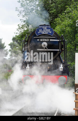 Die Peppercorn Class A1 Pacific 60163 Tornado, eine Nachbildung der letzten Personendampflokomotiven, bereitet sich auf ihren ersten Testlauf in Darlington vor. Stockfoto