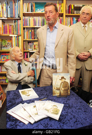 David Blunkett, MP bei der Veröffentlichung eines neuen Buches mit dem Titel Blind Jack of Knaresborough mit Autor Arnold Kellett (links) und Phil Willis MP für Knaresborough und Harrogate. Stockfoto