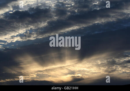 Eine allgemeine Ansicht einer partiellen Sonnenfinsternis der Sonne, wie sie in Peking, China, gesehen wurde. Stockfoto