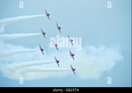 Rote Pfeile in Bristol. Die Red Arrows treten bei der Bristol Balloon Fiesta im Ashton Court, Bristol auf. Stockfoto