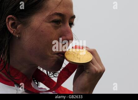 Die britische Nicole Cooke feiert nach ihrem Sieg in der Straßenrennen Für Damen Stockfoto