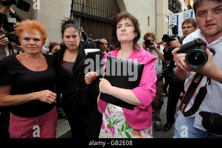 Michelle Diskin, Barry Georgs Schwester verlässt den Old Bailey in London, nachdem ihr Bruder für nicht schuldig befunden wurde, Jill Dando ermordet zu haben. Stockfoto