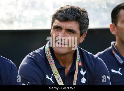 Juande Ramos, Managerin von Tottenham Hotspur, während des Spiels gegen Celtic Stockfoto