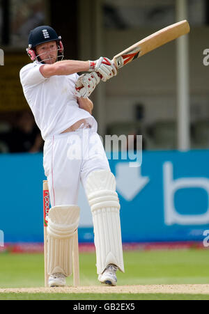 Cricket - npower Dritter Test - Tag vier - England / Südafrika - Edgbaston. Der englische Paul Collingwood trifft sich beim dritten Testspiel in Edgbaston, Birmingham. Stockfoto