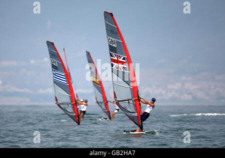 Großbritannien RS:X-Segler Bryony Shaw am letzten Trainingstag vor dem Beginn der Segelveranstaltungen für die Olympischen Spiele in Peking, die heute im Quingdao Olympic Sailing Center in Quingdao stattfinden. DRÜCKEN Sie VERBANDSFOTOS Stockfoto