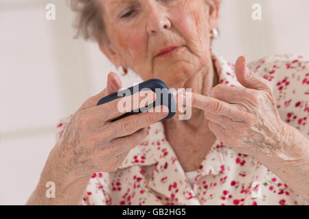 Medizin, Diabetes, Glycemia, Gesundheitsversorgung und Menschen-Konzept Stockfoto