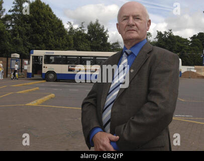 Paddy Magowan, 71, abgebildet in Omagh. Er war 1998 Teilzeit-Feuerwehrmann und Bezirksleiter des Bahnhofs Omagh Ulsterbus und einer der ersten am Tatort, nachdem die Bombe vor 10 Jahren, am 15. August, abgeworfen wurde. Stockfoto