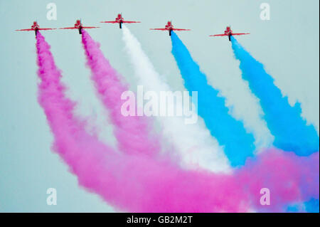 Die Red Arrows treten bei der Bristol Balloon Fiesta im Ashton Court, Bristol auf. Stockfoto