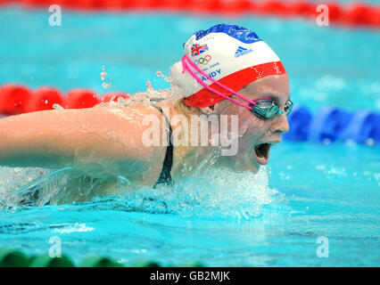 Die britische Ellen Gandy in Aktion in ihrem Halbfinale des Women's 200m Butterfly im Beijing National Aquatic Centre während der Olympischen Spiele 2008 in Peking in China. Stockfoto