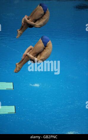 Die Ukrainer Illya Kvasha und Oleksiy Prygorov treten während der Olympischen Spiele 2008 in Peking, China, beim synchronisierten 3 m Sprungbrett-Tauchfinale der Männer im Nationalen Wassersportzentrum an Stockfoto