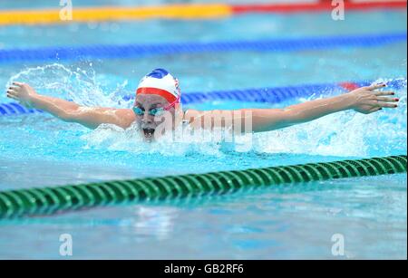 Die britische Ellen Gandy in Aktion im Halbfinale 2 des Frauen-Schmetterlings 200m im Nationalen Wassersportzentrum am 5. Tag der Olympischen Spiele 2008 in Peking. Stockfoto