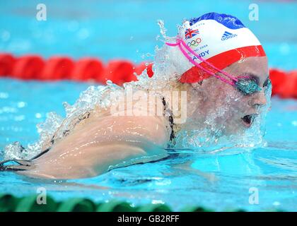 Die britische Ellen Gandy in Aktion im Halbfinale 2 des Frauen-Schmetterlings 200m im Nationalen Wassersportzentrum am 5. Tag der Olympischen Spiele 2008 in Peking. Stockfoto