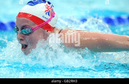 Die britische Ellen Gandy in Aktion im Halbfinale 2 des Frauen-Schmetterlings 200m im Nationalen Wassersportzentrum am 5. Tag der Olympischen Spiele 2008 in Peking. Stockfoto