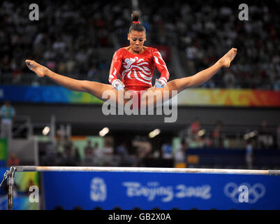 Der britische Becky Downie im National Indoor Stadium während der Olympischen Spiele 2008 in Peking, China, in Aktion. Stockfoto
