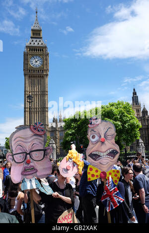 Karikaturen von (links nach rechts) Michael Gove, Boris Johnson und Nigel Farage an einem Anti-Brexit-Protest in London im Juli 2016. Stockfoto