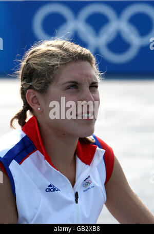 Hollie Amil aus Großbritannien vor dem Start des Frauen-Triathlon bei den Olympischen Spielen 2008 in Peking. Stockfoto