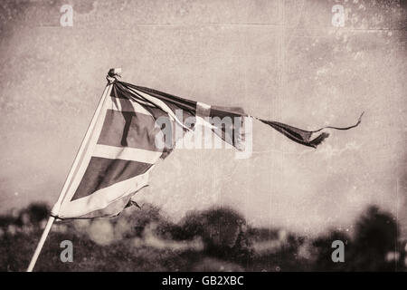 Union Jack in altes Foto gerissen Stockfoto