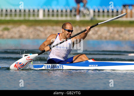 Der britische Tim Brabants in Aktion beim 1000-m-Finale der Männer im Kajak Single (K1) während des Flatwater-Events im Shunyi Olympic Rowing-Canoeing Park in Peking während der Olympischen Spiele 2008 in Peking. Stockfoto