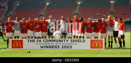 Fußball - FA Community Shield - Manchester United / Arsenal. Das Team von Manchester United feiert, nachdem es mit dem Charity Shield Arsenal 5-4 im Elfmeterschießen besiegt hat Stockfoto