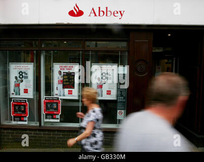 Ein Überblick über die Abbey Bank, die zur Santander-Gruppe in der Lewes High Street, East Sussex gehört. Stockfoto