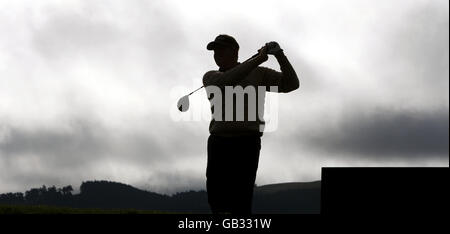 Der schottische Colin Montgomerie am 12. Während des zweiten Rundes der Johnnie Walker Championship in Gleneagles, Perthshire. Stockfoto