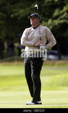 Der schottische Colin Montgomerie am 11. Während des zweiten Rundes der Johnnie Walker Championship in Gleneagles, Perthshire. Stockfoto