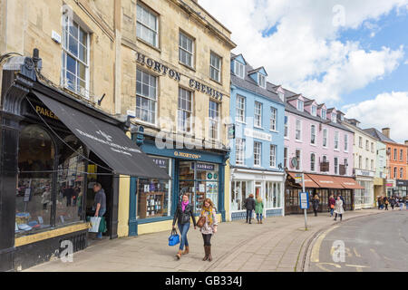 Attraktive Geschäfte in Cotswold Stadt Cirencester, Gloucestershire, England, Großbritannien Stockfoto