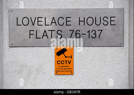 Gesamtansicht des Lovelace House, einer Wohnanlage mit gemeinsamem Eigentum an der Uxbridge Road in Ealing, London. Stockfoto