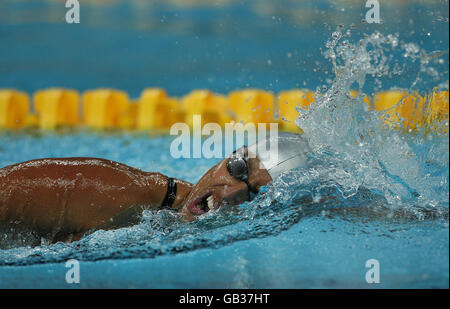 Die spanische Maria Teresa Perales auf dem Weg zum Sieg in der 200 M Freistil S5 der Frauen im Nationalen Wassersportzentrum bei den Paralympischen Spielen in Peking 2008, China. Stockfoto