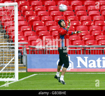 Tschechiens Torwart Petr Cech während einer Trainingseinheit im Wembley Stadium, London. Stockfoto