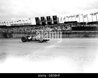 Formel-1-Autorennen - Großer Preis Von Großbritannien - Aintree. Jim Clark rast in seinem Lotus Climax zum Sieg Stockfoto