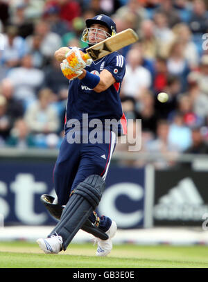 Cricket - NatWest Series - First One Day International - England / Südafrika - Headingley. Der englische Kevin Pietersen schlägt zu Stockfoto