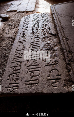 Grabstein in Surb Grigor Kapelle im Kloster Noravank in Armenien eingeschrieben Stockfoto