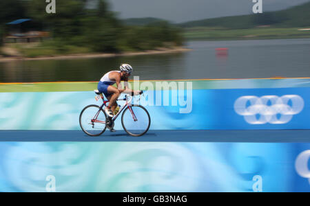 Olympische Spiele - Olympische Spiele In Peking 2008 - Tag Eleven. Der britische Tim Don während der Radfahrphase des Männer-Triathlon am Triathlon-Veranstaltungsort in Peking während der Olympischen Spiele 2008 in Peking. Stockfoto