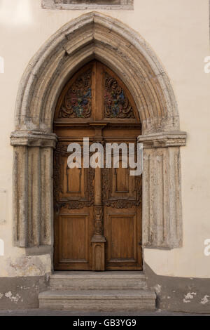 Tallinn, Estland, Haustür (verzierte Holztür) in der Altstadt, Tallinn, Estland, EU, Europa, Ostsee Stockfoto