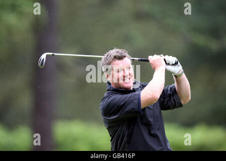 Jeoff Shreaves von Sky Sports nimmt heute am 4. Jährlichen Golftag von British Airways und am Galaball auf dem Golfplatz Wentworth Teil. Der Golftag dient der Spendenaktion von DePaul Trust, um Tausende von Pfund zu sammeln. Das DePaul-Vertrauen bietet obdachlosen und benachteiligten Menschen die Möglichkeit, ihr Potenzial zu entfalten und sich in eine unabhängige und positive Zukunft zu bewegen. Stockfoto