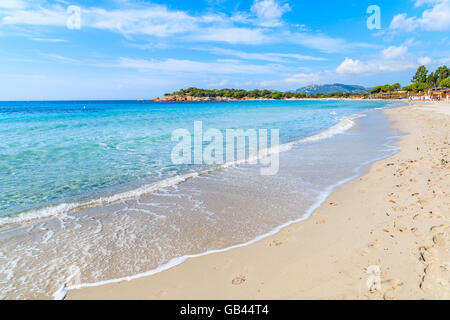 Flutwelle auf Palombaggia Strand, Korsika, Frankreich Stockfoto